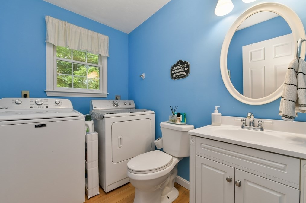 2 Edge Way, Northborough MA 01532-1360 exterior