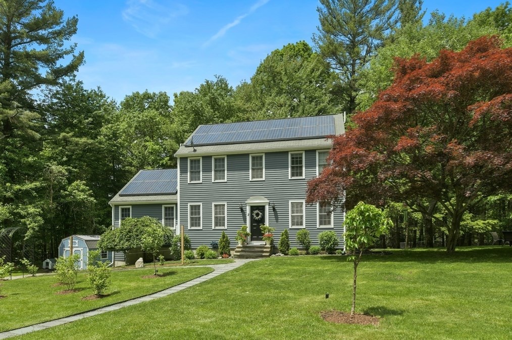 2 Edge Way, Northborough MA 01532-1360 exterior