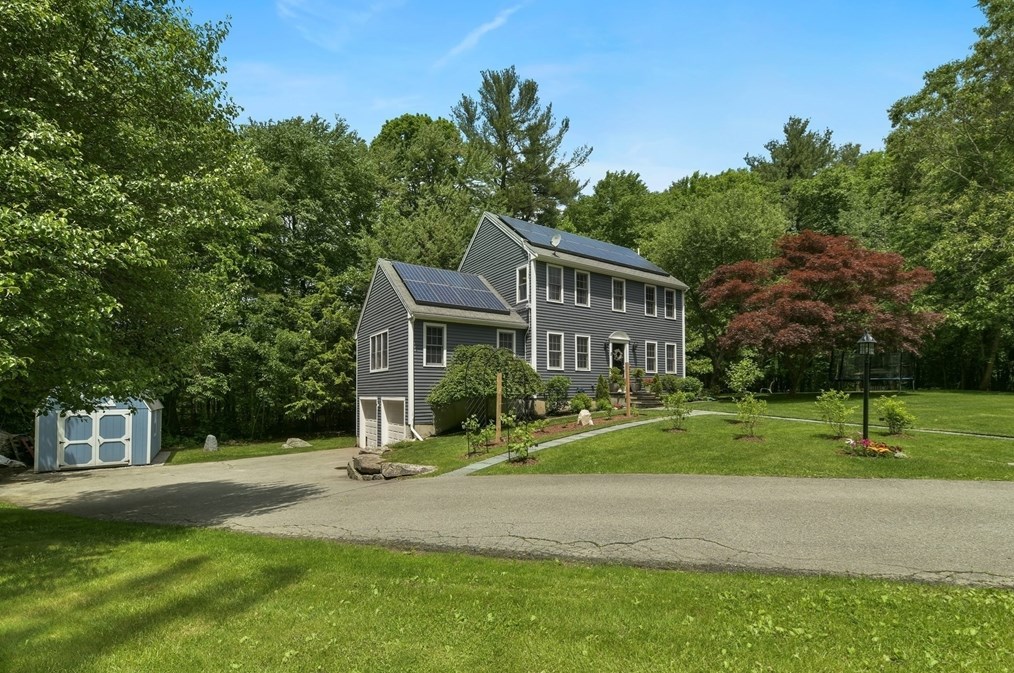 2 Edge Way, Northborough MA 01532-1360 exterior