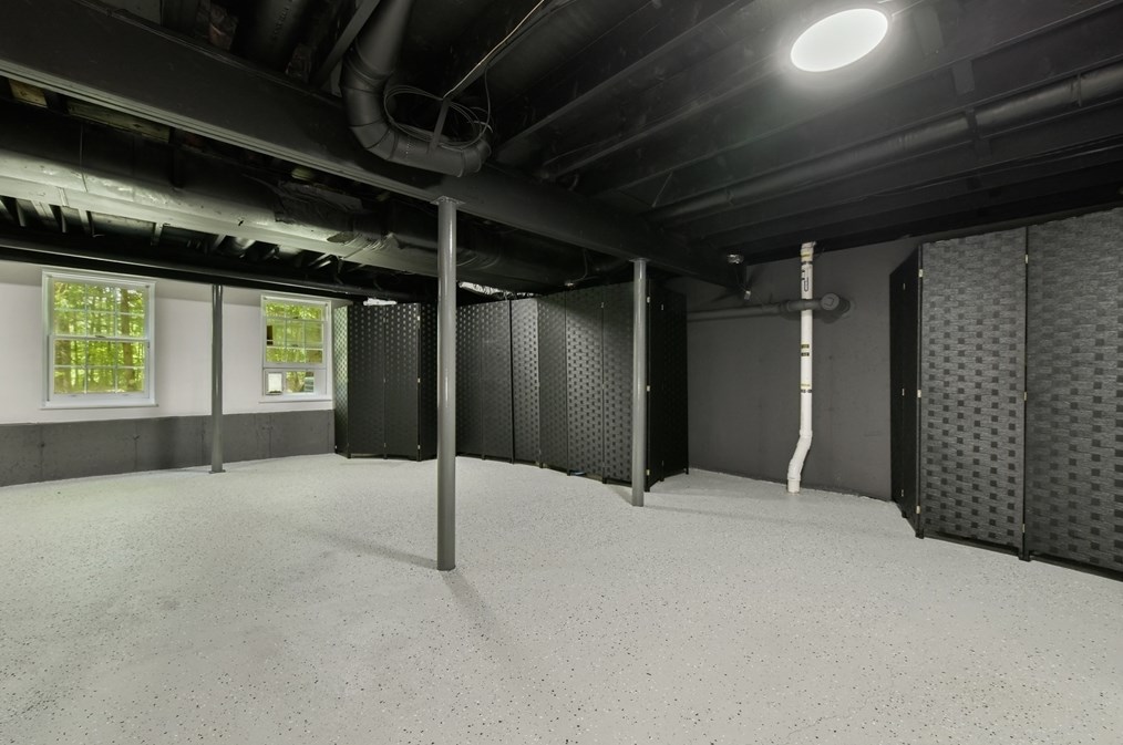 2 Edge Way, Northborough MA 01532-1360 exterior