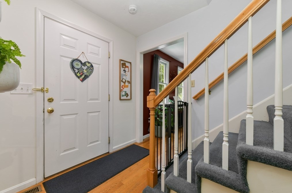 2 Edge Way, Northborough MA 01532-1360 exterior