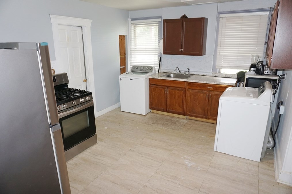 48 Stevens St, Lowell MA 01851-1208 exterior