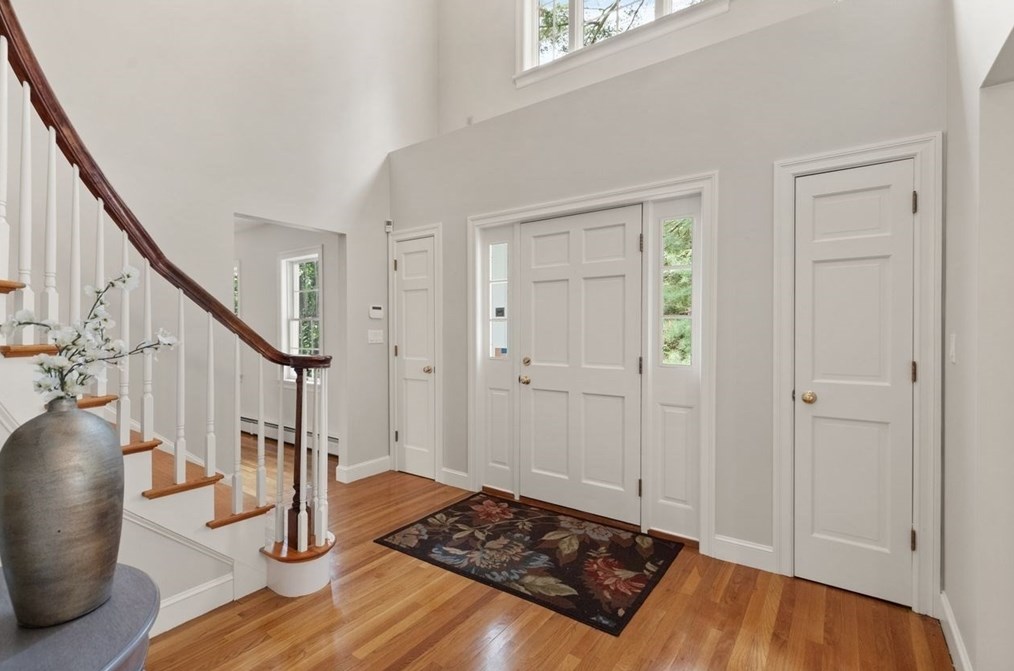 9 Mohawk Ln, Lynnfield MA 01940-1017 exterior