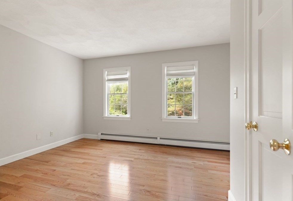 9 Mohawk Ln, Lynnfield MA 01940-1017 exterior