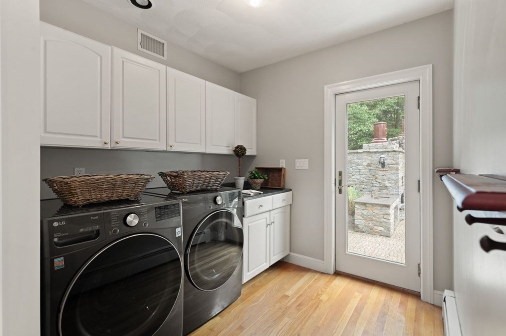 9 Mohawk Ln, Lynnfield MA 01940-1017 exterior