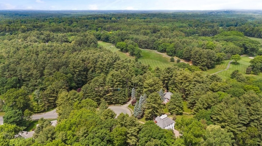 9 Mohawk Ln, Lynnfield MA 01940-1017 exterior