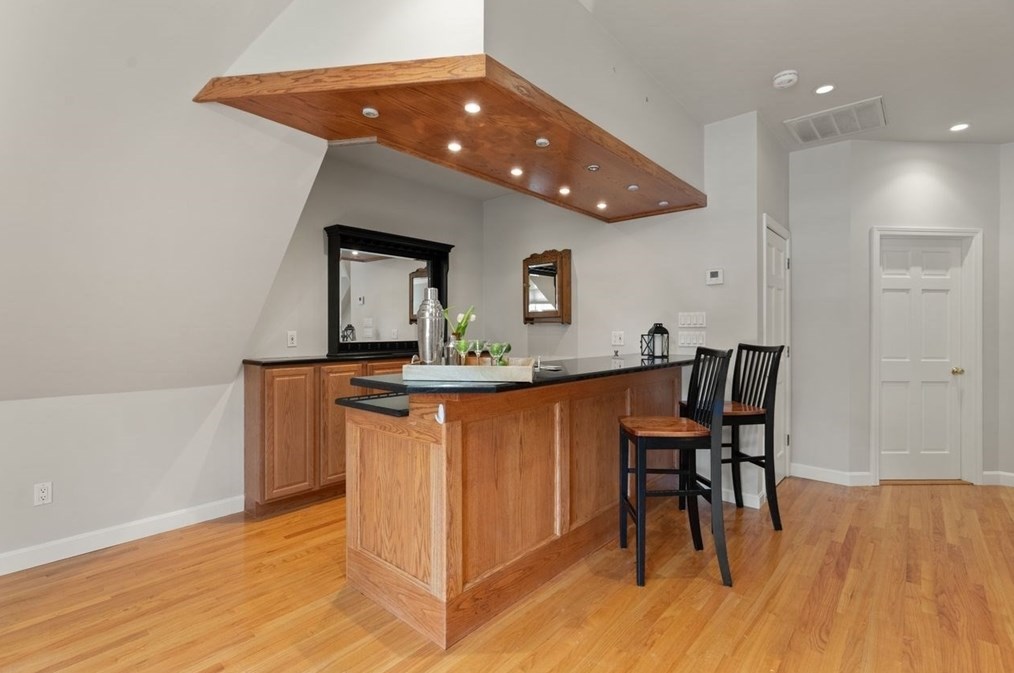 9 Mohawk Ln, Lynnfield MA 01940-1017 exterior