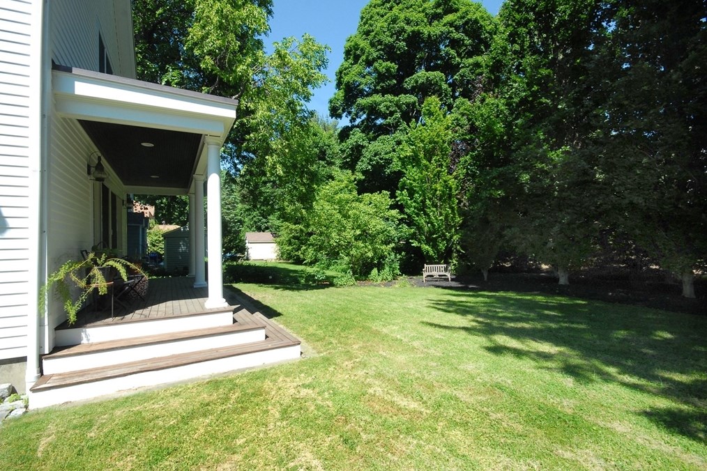 27 Bedford Ct, Concord MA 01742-2625 exterior