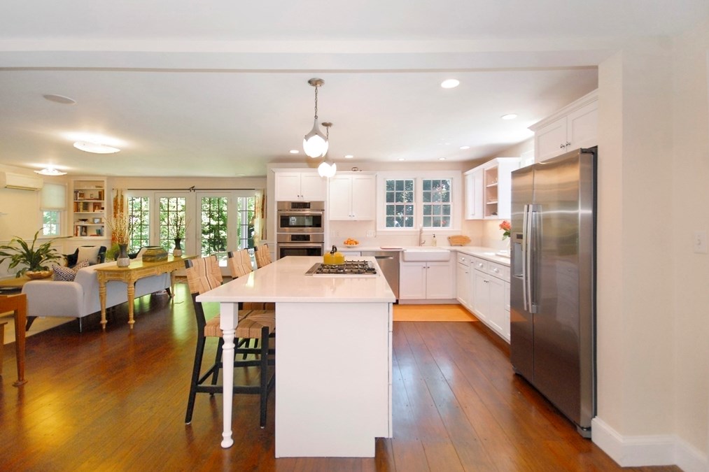 27 Bedford Ct, Concord MA 01742-2625 exterior