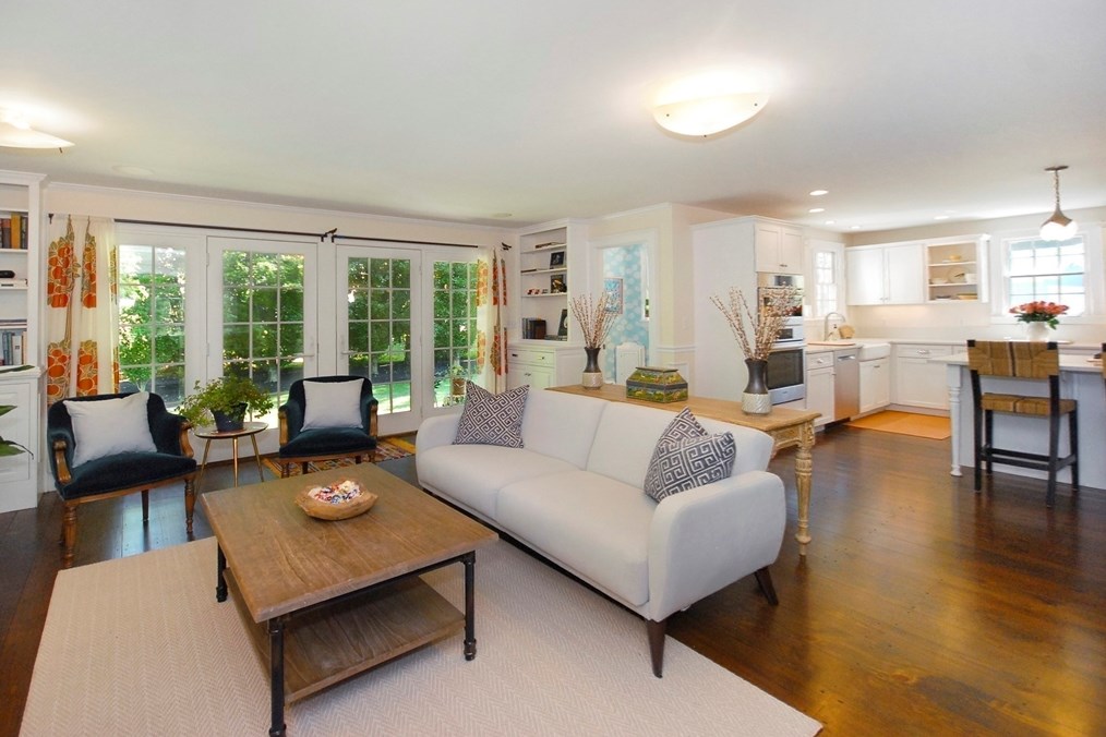 27 Bedford Ct, Concord MA 01742-2625 exterior