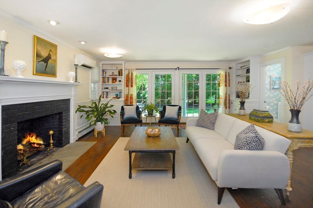 27 Bedford Ct, Concord MA 01742-2625 exterior