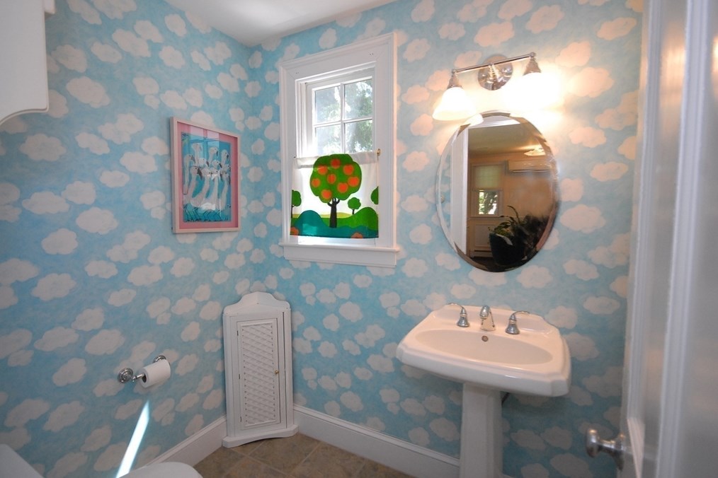 27 Bedford Ct, Concord MA 01742-2625 exterior