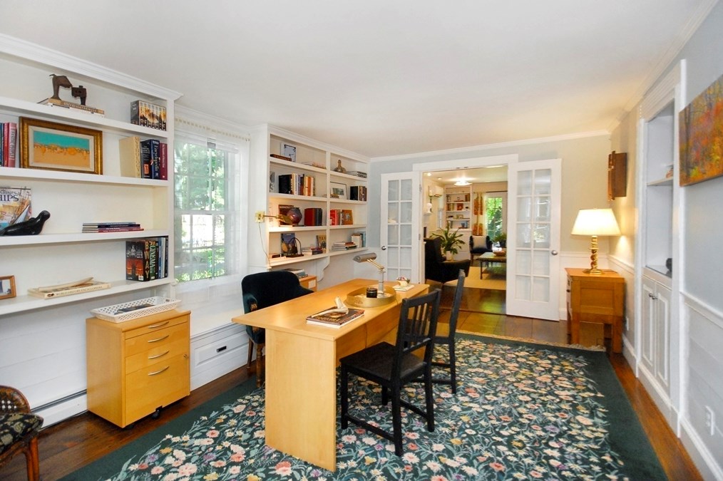 27 Bedford Ct, Concord MA 01742-2625 exterior