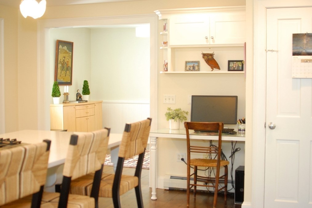 27 Bedford Ct, Concord MA 01742-2625 exterior