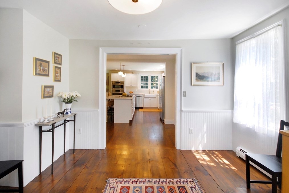 27 Bedford Ct, Concord MA 01742-2625 exterior