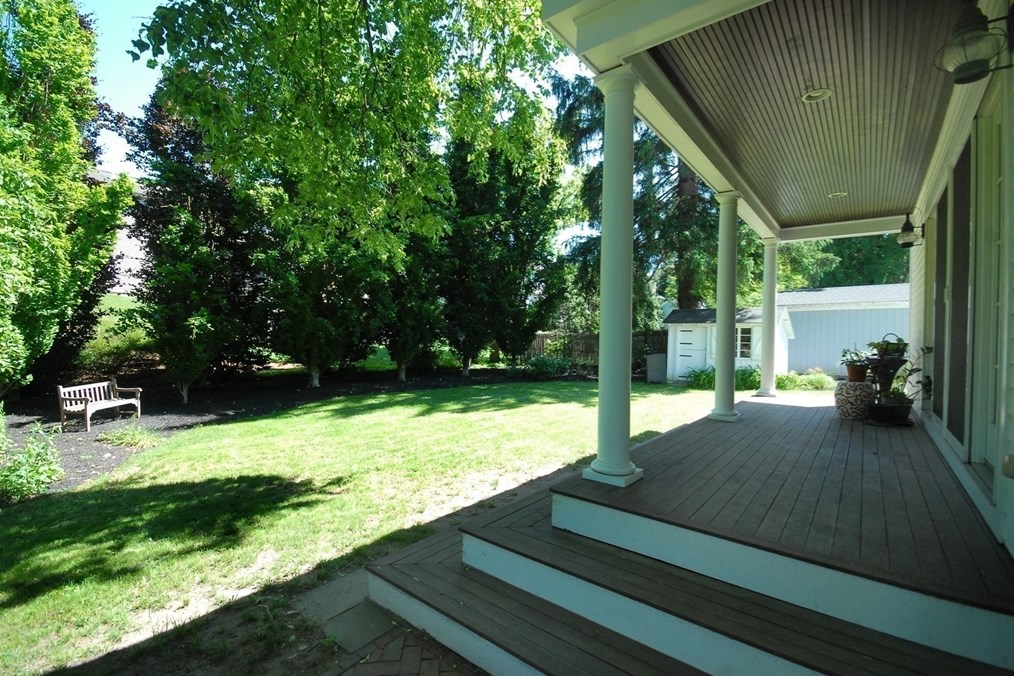 27 Bedford Ct, Concord MA 01742-2625 exterior