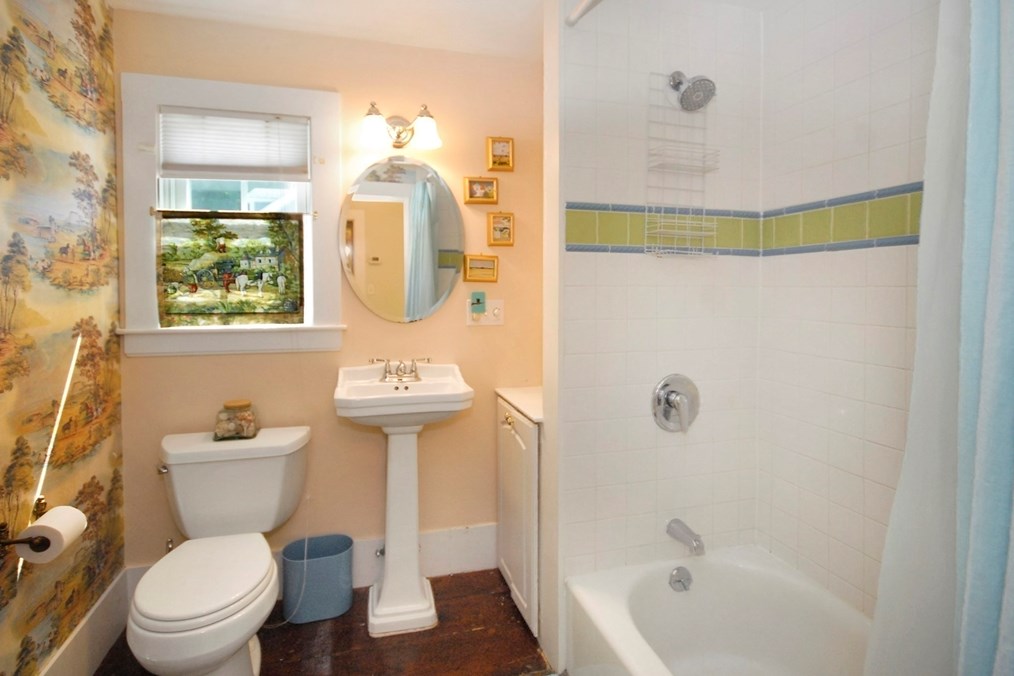 27 Bedford Ct, Concord MA 01742-2625 exterior