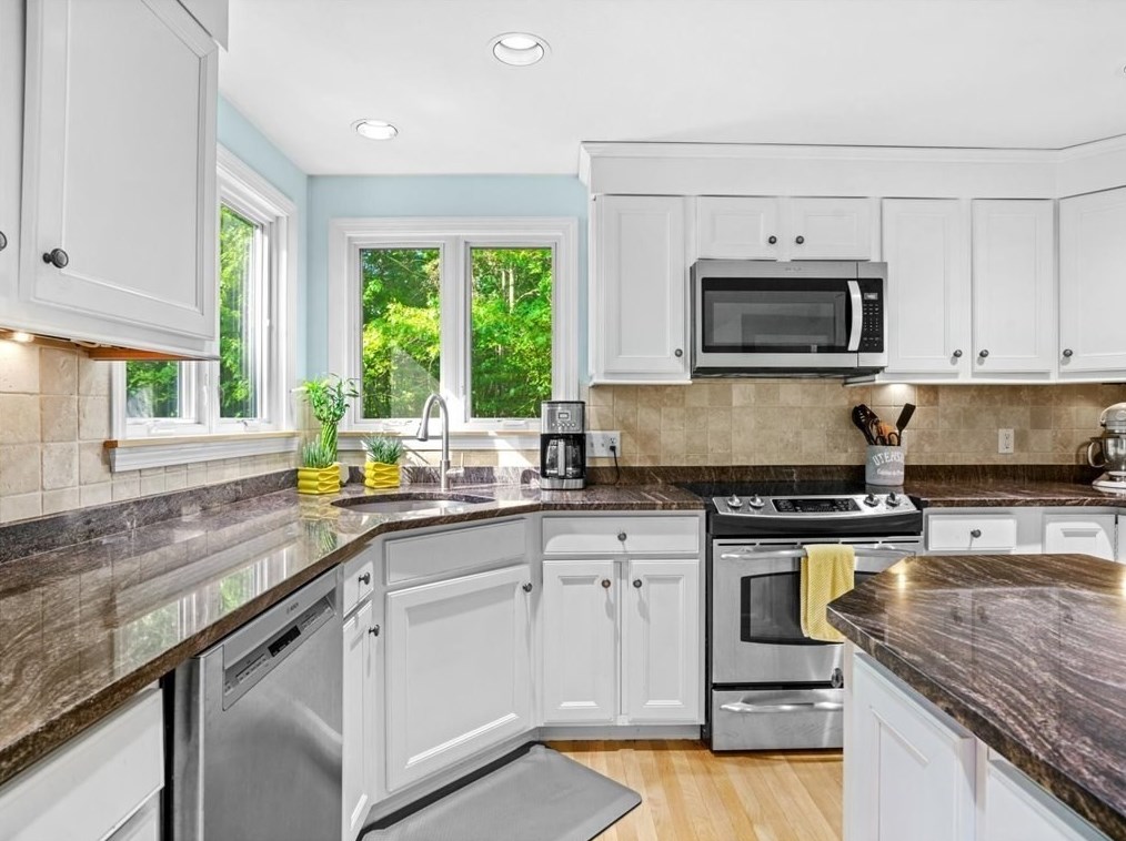 1 Trout Farm Ln, Duxbury MA 02332-4609 exterior