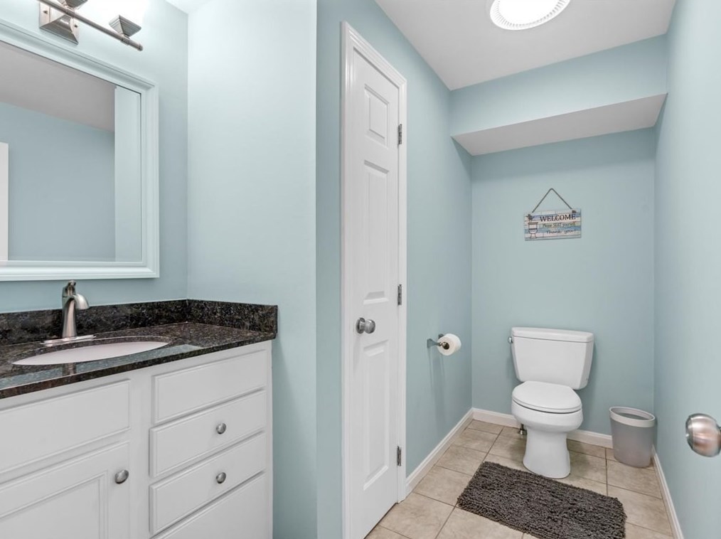 1 Trout Farm Ln, Duxbury MA 02332-4609 exterior