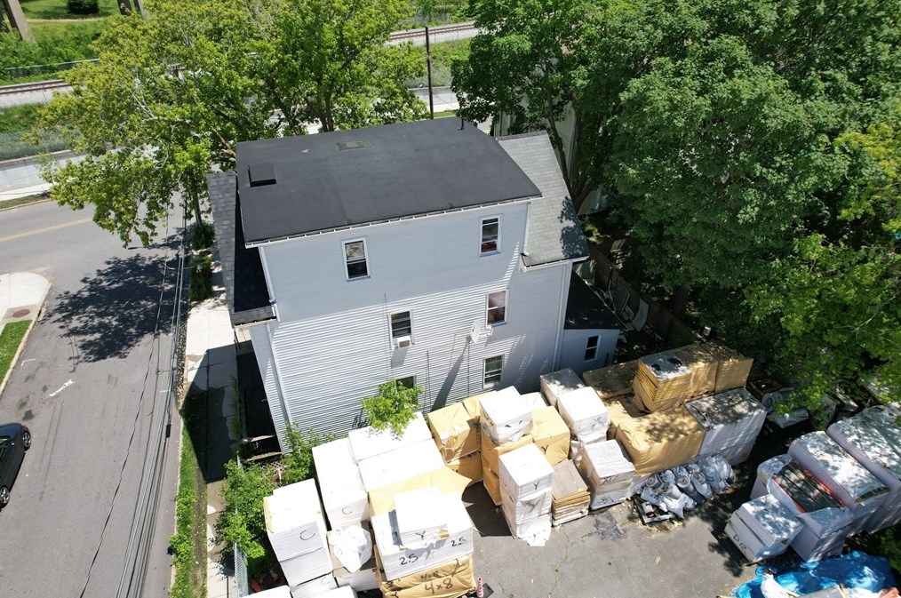 4 Penniman St, New Bedford MA 02740-7114 exterior