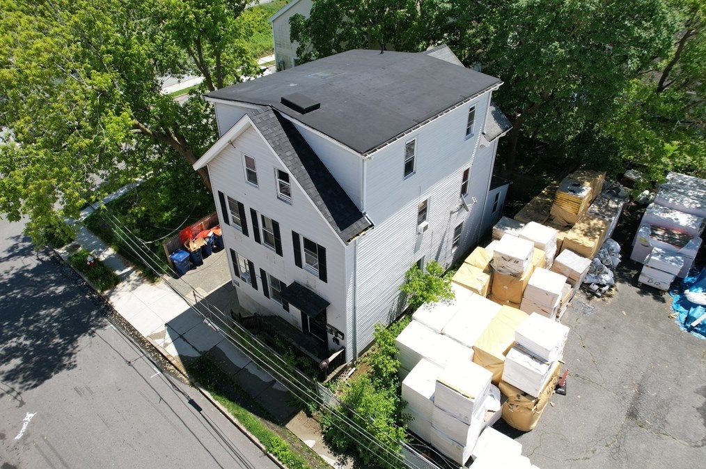 4 Penniman St, New Bedford MA 02740-7114 exterior