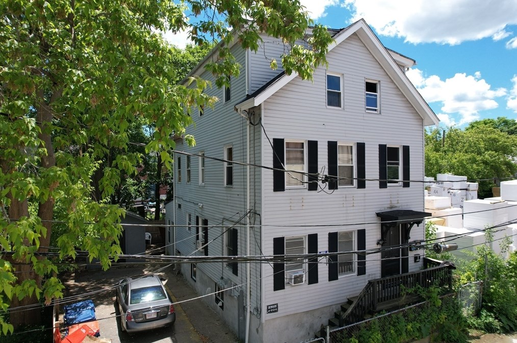 4 Penniman St, New Bedford MA 02740-7114 exterior