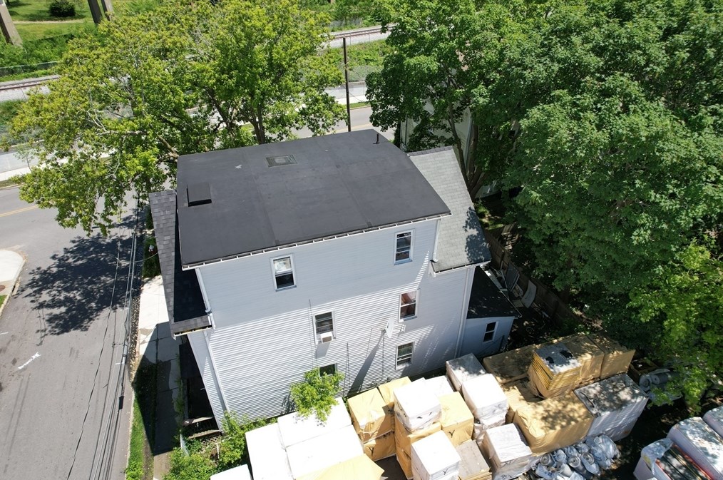 4 Penniman St, New Bedford MA 02740-7114 exterior