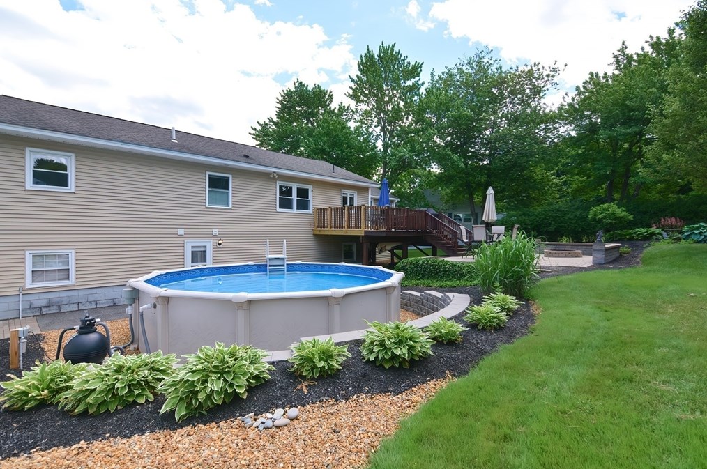 19 Anderson Dr, Methuen MA 01844-7401 exterior