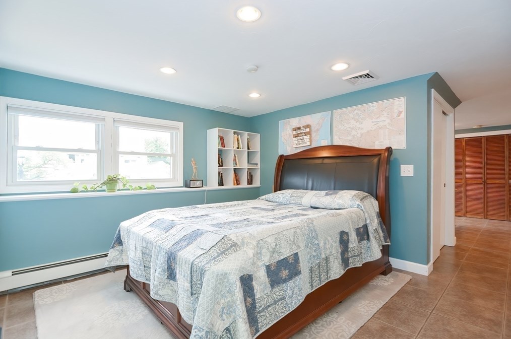 19 Anderson Dr, Methuen MA 01844-7401 exterior