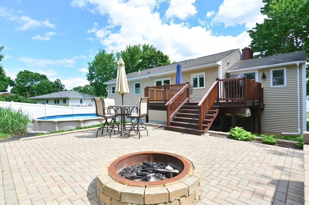 19 Anderson Dr, Methuen MA 01844-7401 exterior