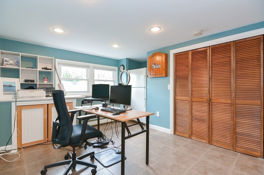 19 Anderson Dr, Methuen MA 01844-7401 exterior