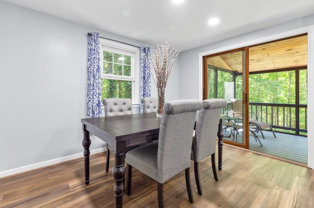 1 Farm St, Medway MA  02053-1339 exterior