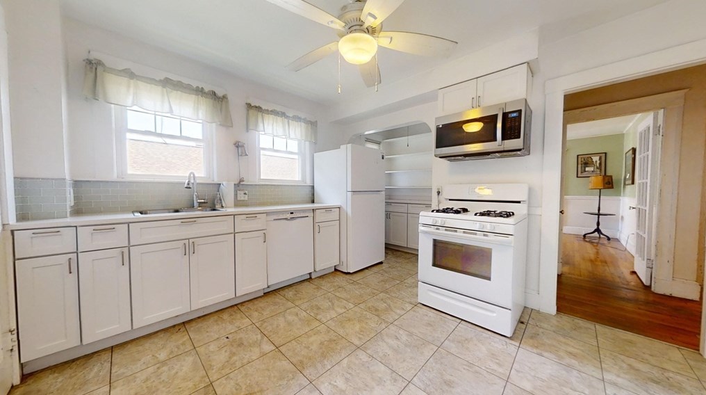 24 Bradford Rd, Watertown MA 02472-3310 exterior