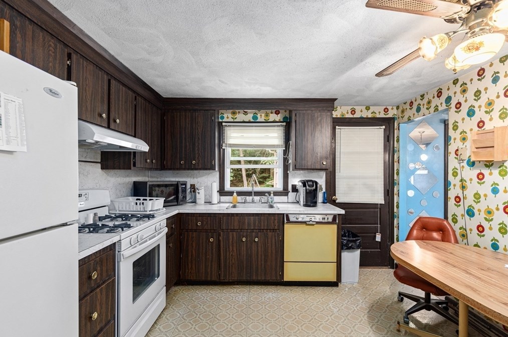 19 Druid Hl Ave, Randolph MA 02368-5432 exterior