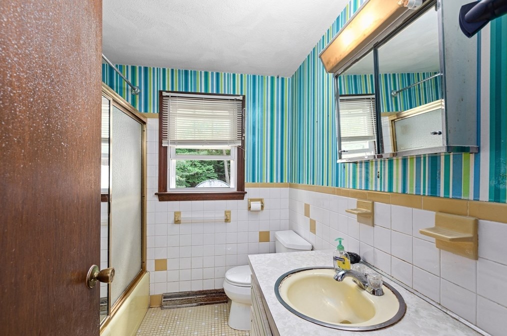 19 Druid Hl Ave, Randolph MA 02368-5432 exterior