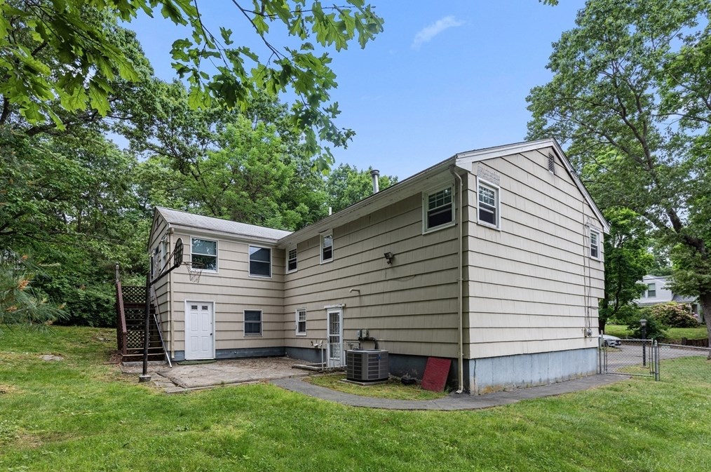 19 Druid Hl Ave, Randolph MA 02368-5432 exterior