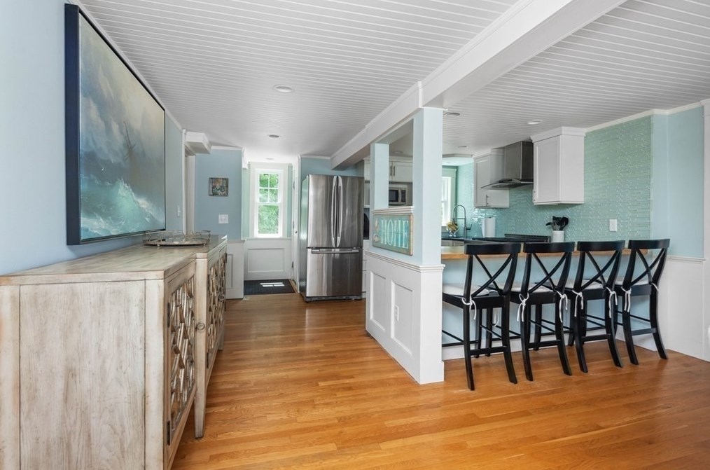 2 Bradford Ave, Scituate MA 02066-2308 exterior