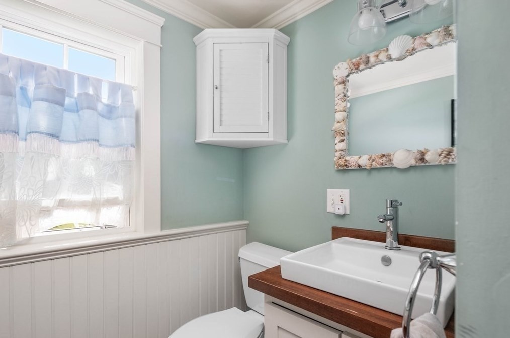 2 Bradford Ave, Scituate MA 02066-2308 exterior