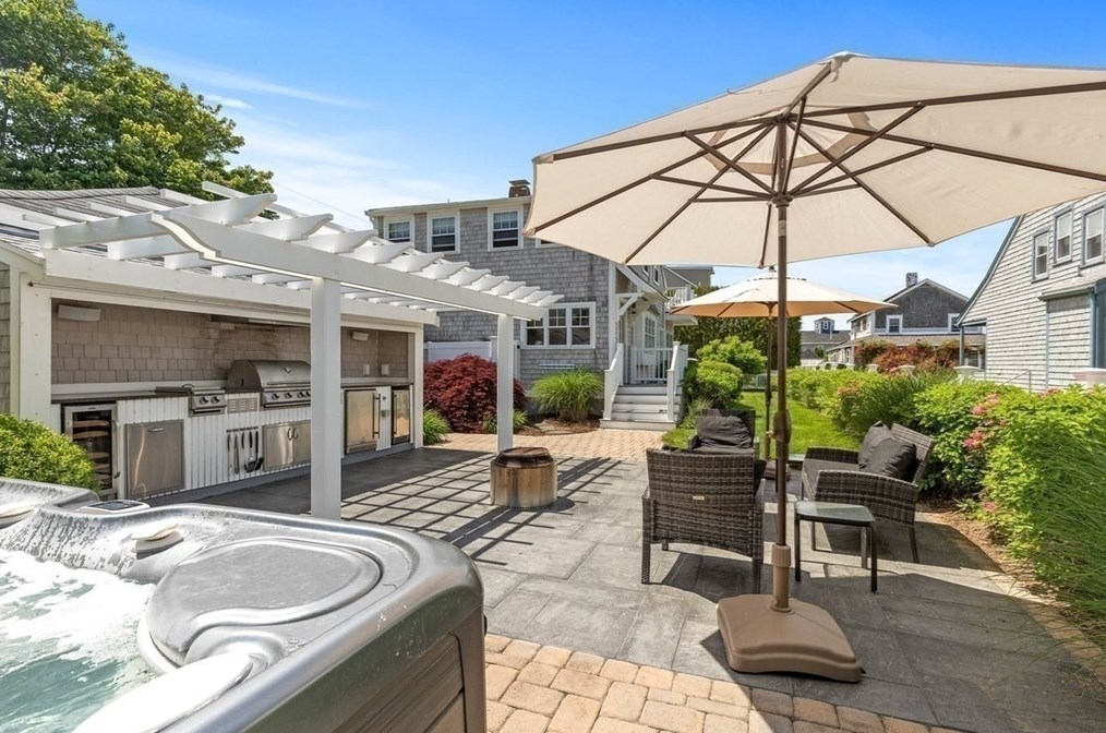 2 Bradford Ave, Scituate MA 02066-2308 exterior