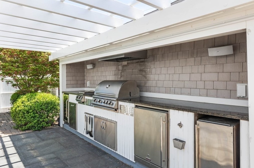 2 Bradford Ave, Scituate MA 02066-2308 exterior