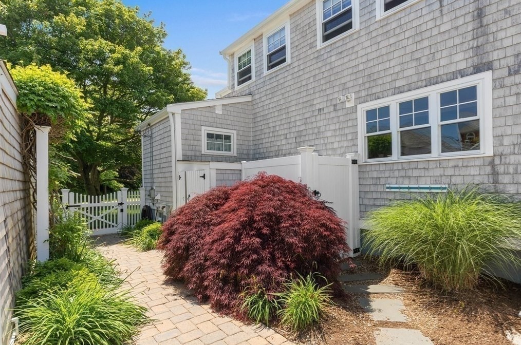 2 Bradford Ave, Scituate MA 02066-2308 exterior