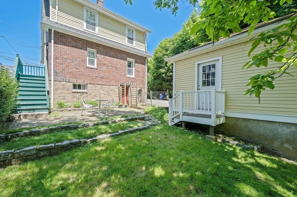 111 Shr Ave, Quincy MA 02169-2406 exterior