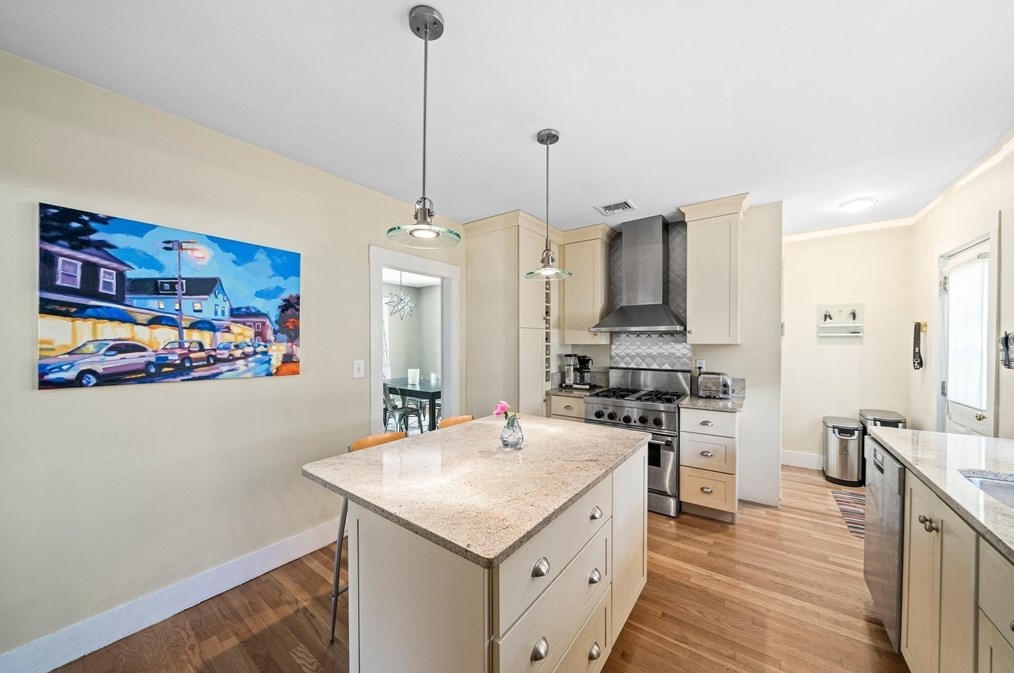 111 Shr Ave, Quincy MA 02169-2406 exterior