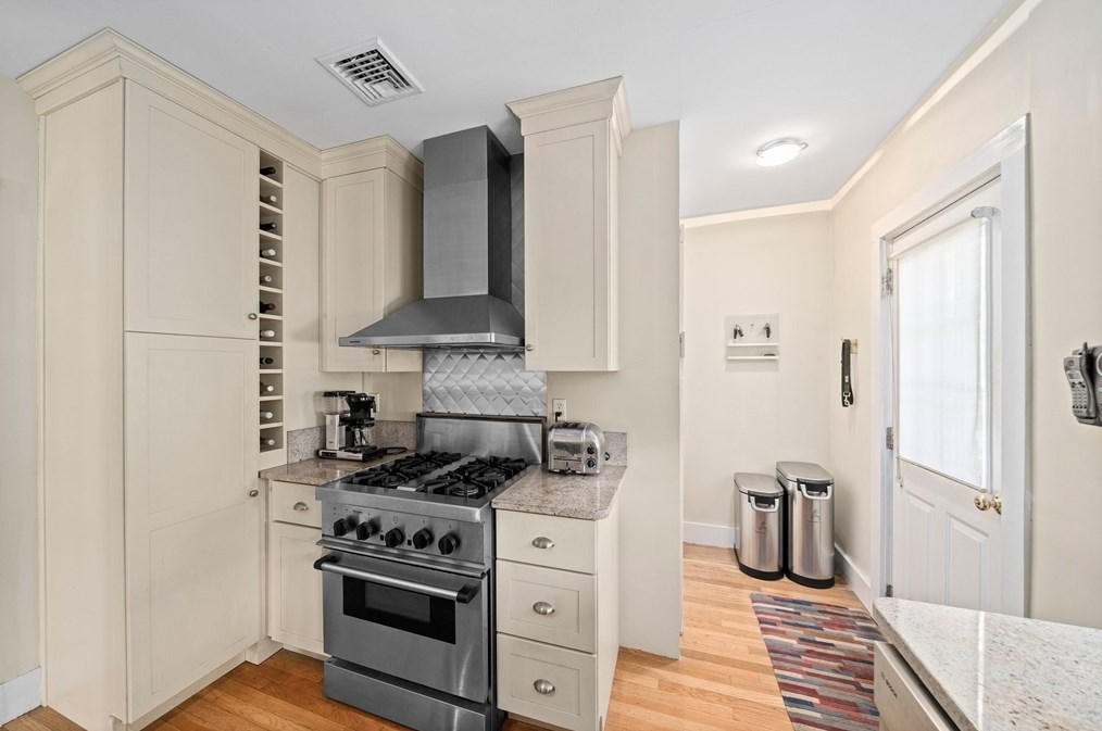 111 Shr Ave, Quincy MA 02169-2406 exterior