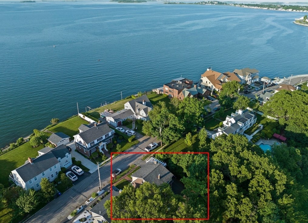 111 Shr Ave, Quincy MA 02169-2406 exterior