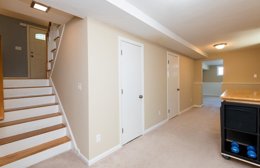 31 Old Jacobs Rd, Haverhill MA 01833-1010 exterior