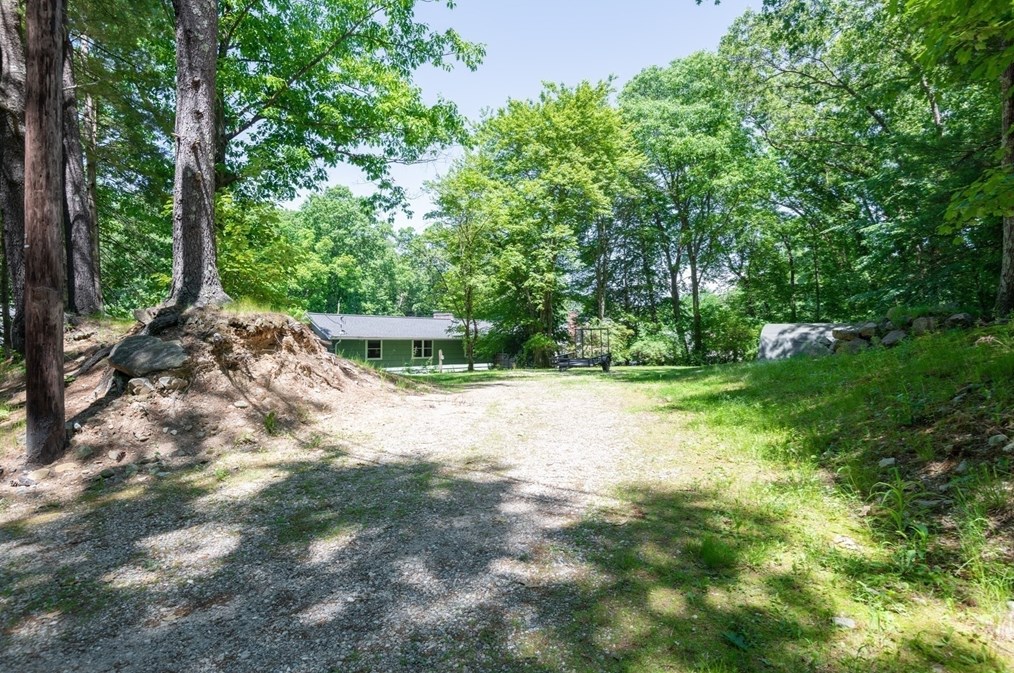 31 Old Jacobs Rd, Haverhill MA 01833-1010 exterior