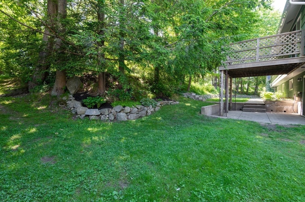 31 Old Jacobs Rd, Haverhill MA 01833-1010 exterior