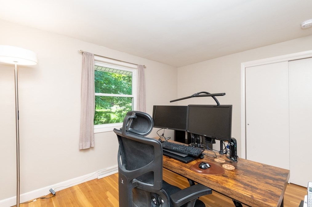 31 Old Jacobs Rd, Haverhill MA 01833-1010 exterior