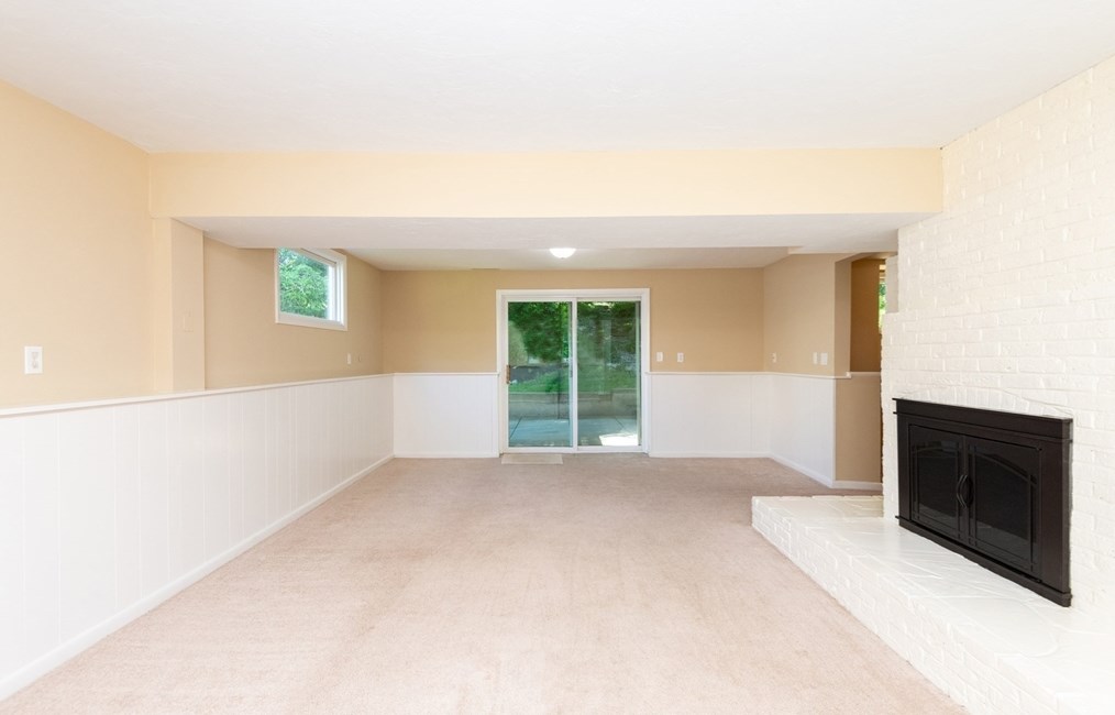 31 Old Jacobs Rd, Haverhill MA 01833-1010 exterior